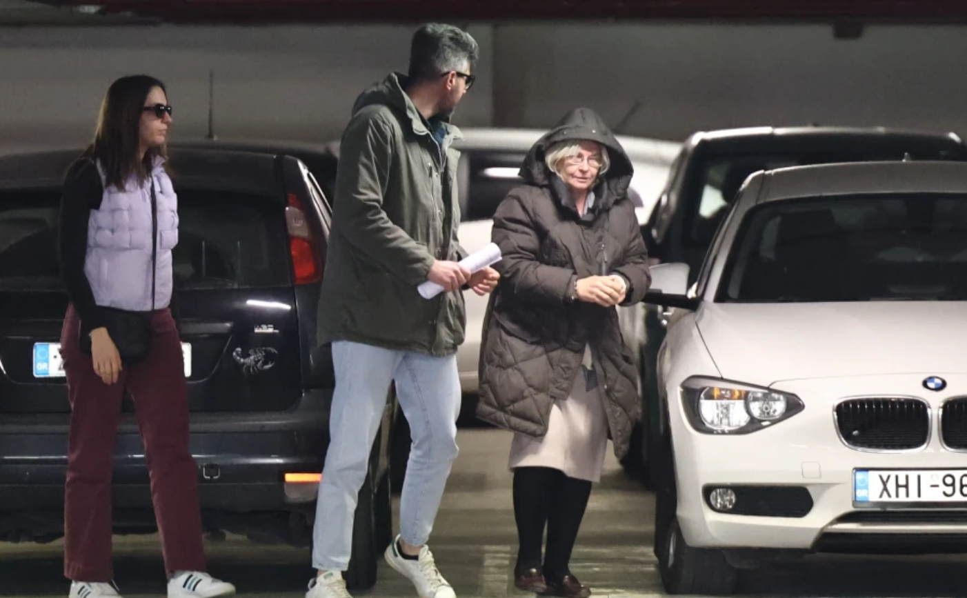 Οδηγείται στη φυλακή η Ελένη Ζαρούλια για να εκτίσει την 5ετή ποινή της – Δείτε φωτογραφίες