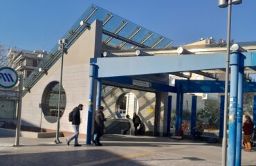 Μετρό: Συνελήφθησαν δύο άτομα για ληστεία στο σταθμό «Αγία Μαρίνα» – Απείλησαν επιβάτη με όπλο