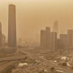 Bίντεο: Εκτεταμένες διακοπές ηλεκτρικού ρεύματος και αμμοθύελλες δημιουργούν σκηνικό «Αποκάλυψης» στο Τελ Αβίβ