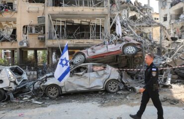 Το Τελ Αβίβ έχει αρχίσει να μοιάζει με «Γάζα» μετά τους συνεχείς ιρανικούς βομβαρδισμούς