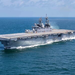 Οι ΗΠΑ στέλνουν επιπλέον στρατιωτικές δυνάμεις στον Κόλπο: Το πλοίο USS Tripoli κατευθύνεται προς τη Μέση Ανατολή
