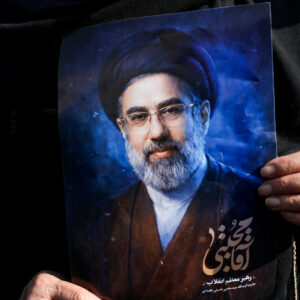 Αμπάς Αραγτσί: «Δεν υπάρχει κανένα πρόβλημα με τον νέο ανώτατο ηγέτη του Ιράν Μοτζταμπά Χαμενεΐ»