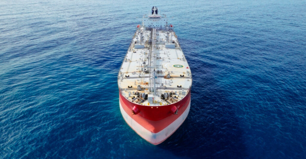 H ανακοίνωση της πλοιοκτήτριας εταιρείας για το ελληνικό δεξαμενόπλοιο που δέχθηκε ουκρανική επίθεση