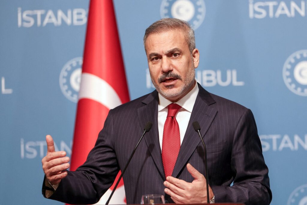 Χ.Φιντάν: «Το Ιράν αρνήθηκε την ευθύνη για τους πυραύλους που εκτοξεύτηκαν προς την Τουρκία»