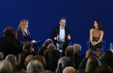 Λάρισα: Διακοπή για λίγα λεπτά στο προσυνέδριο της ΝΔ – Λιποθύμησε γυναίκα