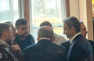 Κ.Μητσοτάκης: Συναντήθηκε με αγρότες πριν το προσυνέδριο της ΝΔ στη Λάρισα