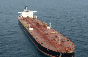 Φωτιά σε αμερικανικό δεξαμενόπλοιο σε ύδατα κοντά στα ΗΑΕ μετά από ιρανική επίθεση: Δείτε βίντεο