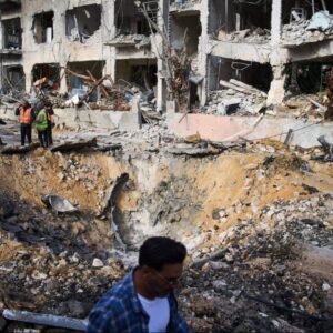 Βίντεο: Η στιγμή που πύραυλος διασποράς πλήττει κατοικημένη περιοχή στο κεντρικό Ισραήλ