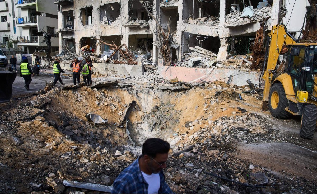 Βίντεο: Η στιγμή που πύραυλος διασποράς πλήττει κατοικημένη περιοχή στο κεντρικό Ισραήλ