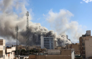 Νέα πλάνα από τoυς σφοδρούς αμερικανο-ισραηλινούς βομβαρδισμούς κατά του Ιράν (βίντεο)