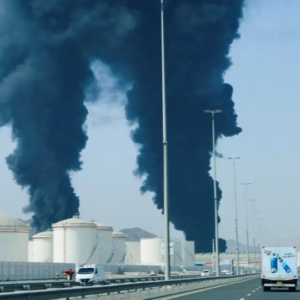 Οι Ιρανοί κτύπησαν βαριά τις αποθήκες πετρελαίου της Φουτζέιρα στα ΗΑΕ (βίντεο)