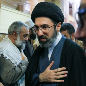 ΜΜΕ στο Κουβέιτ μεταδίδουν πως ο Μ.Χαμενεΐ μεταφέρθηκε με στρατιωτικό αεροσκάφος στη Ρωσία μετά τον τραυματισμό του