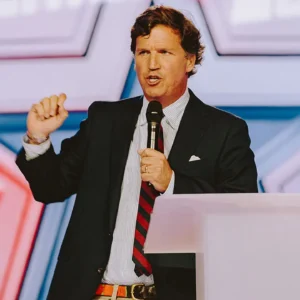 Τάκερ Κάρλσον: «Οι ΗΠΑ μπορεί να φτάσουν ακόμη και στη χρήση πυρηνικών όπλων εναντίον του Ιράν»