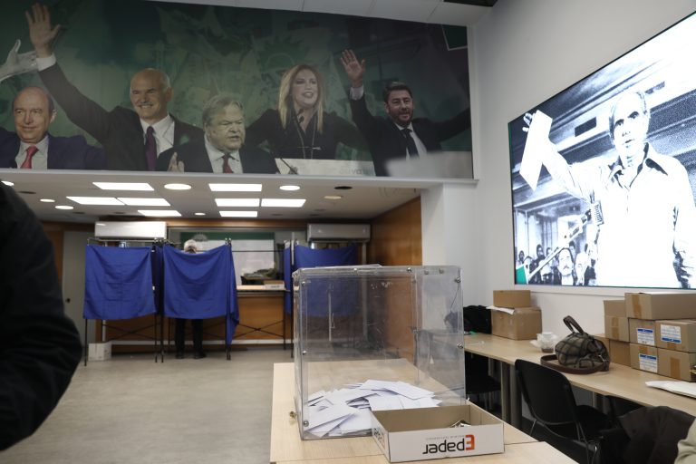 ΠΑΣΟΚ: Παράταση εκλογών για την ανάδειξη συνέδρων λόγω αυξημένης συμμετοχής