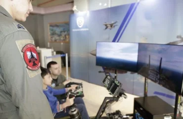 Λαμία: Παιδιά «πέταξαν» με μαχητικά αεροσκάφη μέσα από προσομοιωτές πτήσης F-16 και F-35