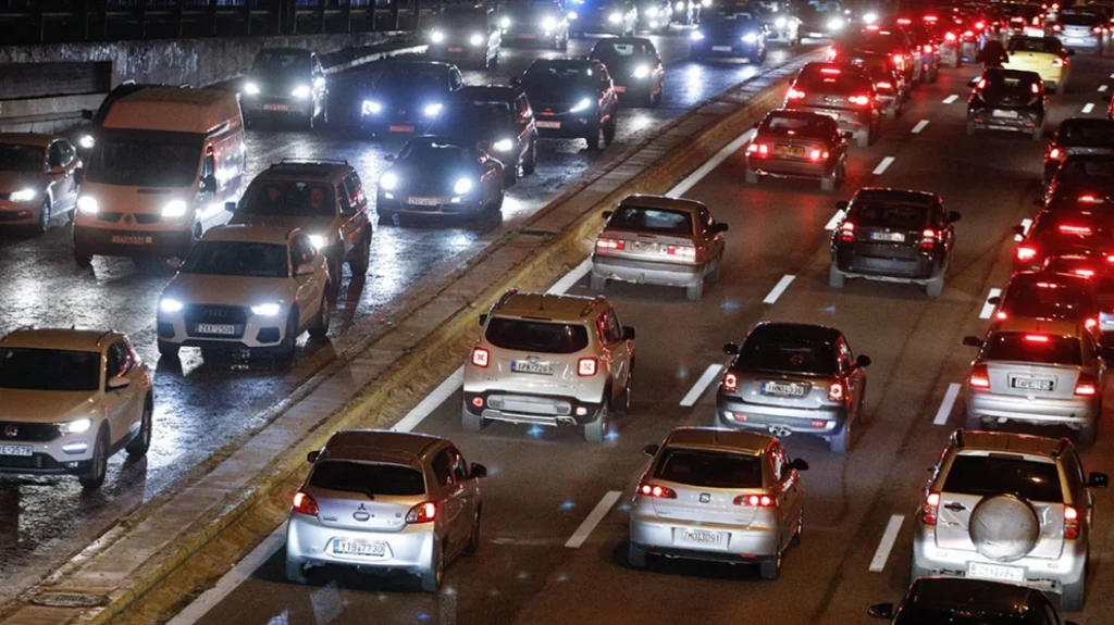 Λεωφόρος Βουλιαγμένης: Καραμπόλα τριών οχημάτων – Τραυματίστηκε ελαφρά ένα άτομο
