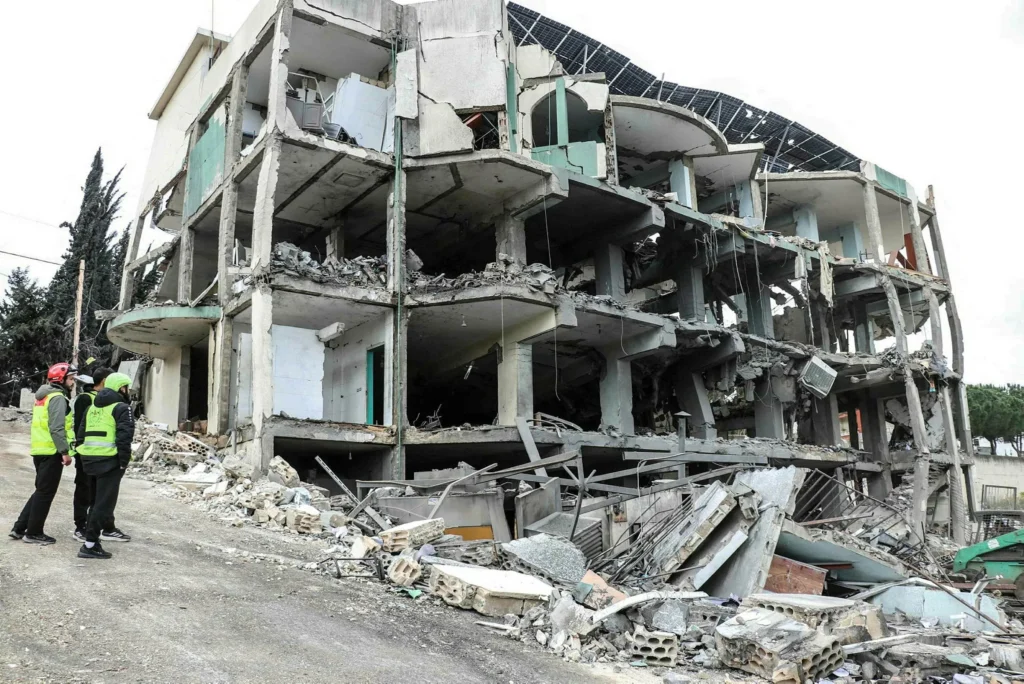 Το Ισραήλ βομβάρδισε και κατέστρεψε ολοσχερώς κέντρο υγειονομικής περίθαλψης στον Λίβανο: 12 νεκροί (βίντεο)