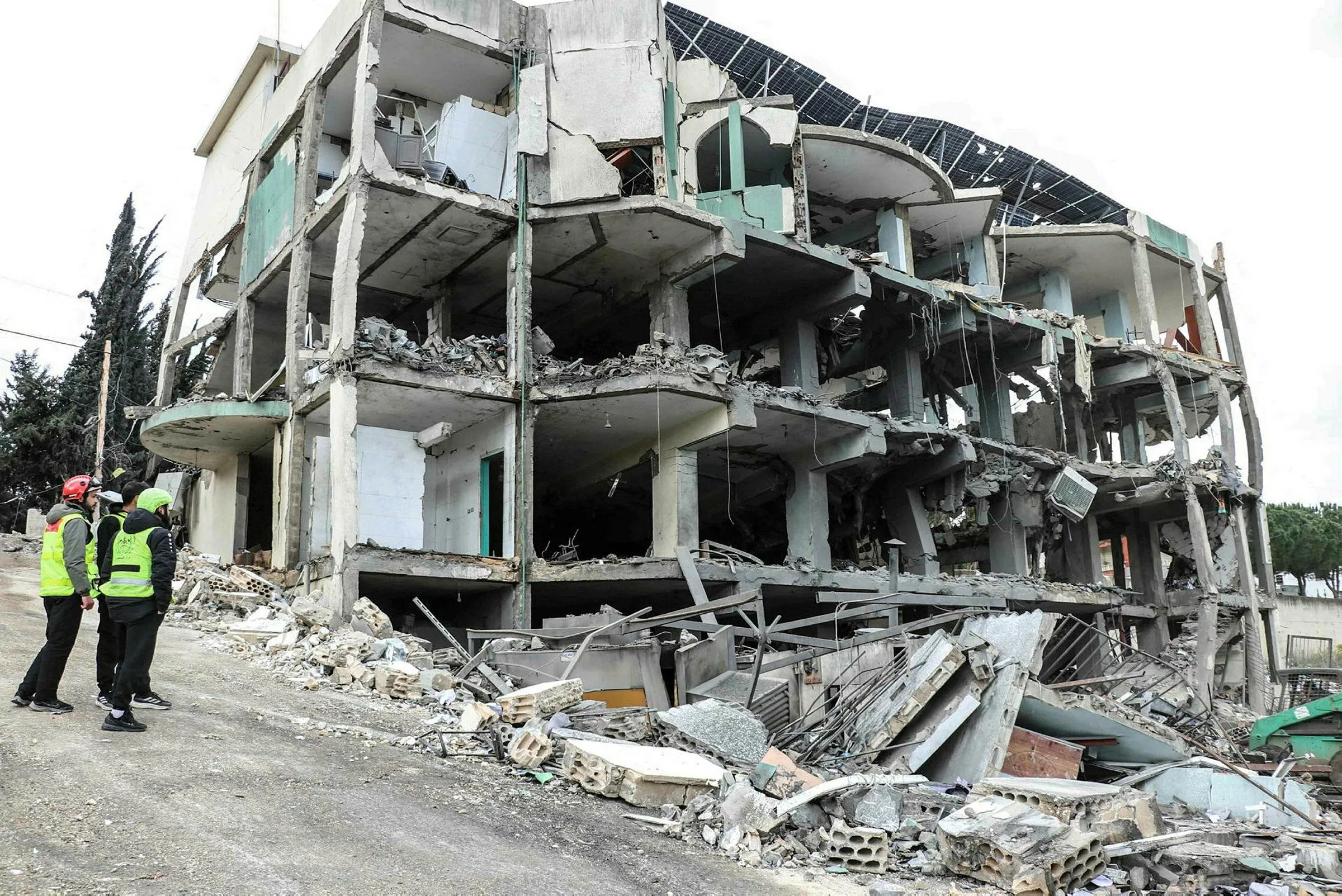 Το Ισραήλ βομβάρδισε και κατέστρεψε ολοσχερώς κέντρο υγειονομικής περίθαλψης στον Λίβανο: 12 νεκροί (βίντεο)