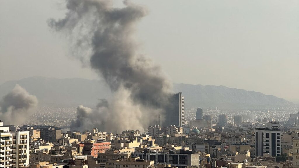 Νέοι εκτεταμένοι βομβαρδισμοί του Ισραήλ σε Τεχεράνη και άλλες ιρανικές πόλεις