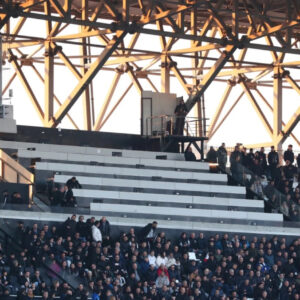 Θεσσαλονίκη: Χειροπέδες σε οκτώ οπαδούς για την επίθεση σε δημοσιογράφους στο γήπεδο της Τούμπας