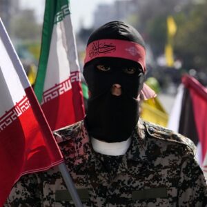 Εξοντώθηκε διοικητής των Φρουρών της Επανάστασης μετά από πυραυλική επίθεση σε στρατιωτική βάση στη Σιράζ (φώτο)