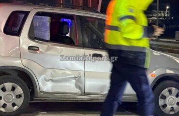 Σοβαρό τροχαίο στη Λαμία: Ντελιβεράς παραβίασε το STOP και συγκρούστηκε με ΙΧ – Δείτε φωτογραφίες