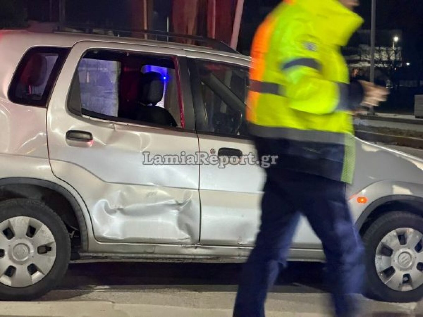 Σοβαρό τροχαίο στη Λαμία: Ντελιβεράς παραβίασε το STOP και συγκρούστηκε με ΙΧ – Δείτε φωτογραφίες