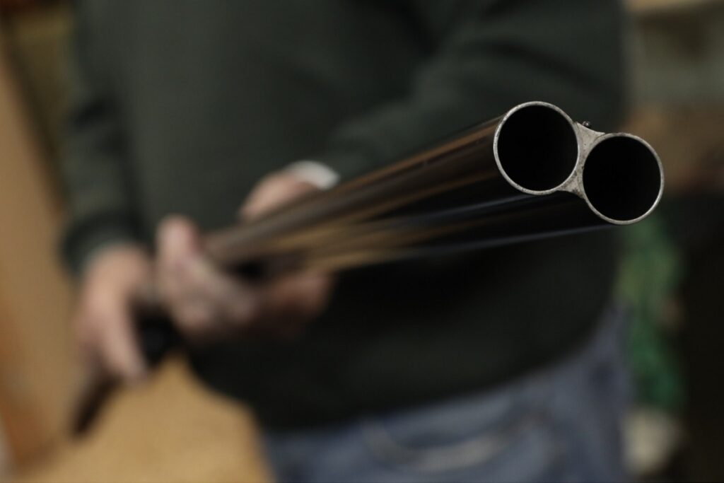 Θεσσαλονίκη: Χειροπέδες σε ηλικιωμένο που απειλούσε τους γείτονές του με κυνηγετικές καραμπίνες