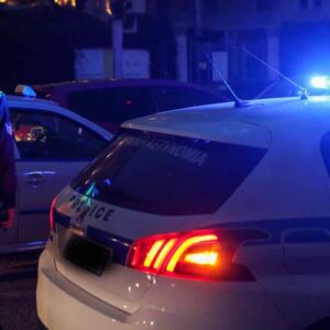 Συνελήφθη μεθυσμένος Αλβανός που πήρε παραμάζωμα τέσσερα σταθμευμένα οχήματα με το ΙΧ του