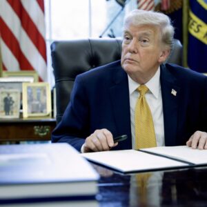 Ν.Τραμπ: «Ήταν… αδύναμος ο διευθυντής του Εθνικού Κέντρου Αντιτρομοκρατίας που διαφωνούσε για το Ιράν»