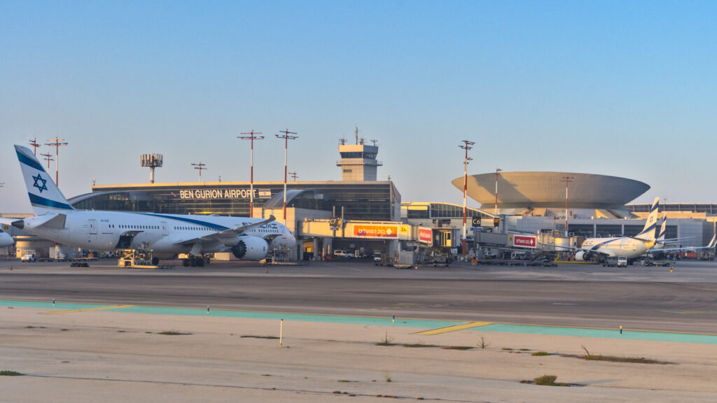 Ισραηλινά ΜΜΕ: Iρανικός πύραυλος με κεφαλή κατακερματισμού έπληξε το αεροδρόμιο «Μπεν Γκουριόν» – Επτά νεκροί