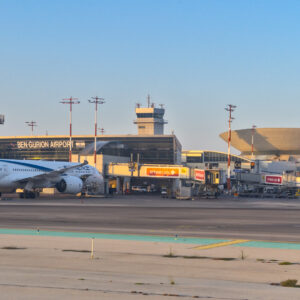 Ισραηλινά ΜΜΕ: Iρανικός πύραυλος με κεφαλή κατακερματισμού έπληξε το αεροδρόμιο «Μπεν Γκουριόν» – Επτά νεκροί