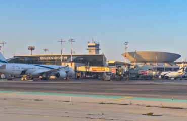 Ισραηλινά ΜΜΕ: Iρανικός πύραυλος με κεφαλή κατακερματισμού έπληξε το αεροδρόμιο «Μπεν Γκουριόν» – Επτά νεκροί