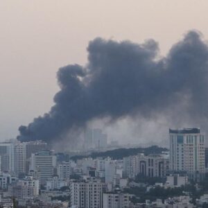 IDF: Πραγματοποιεί «τεράστιο κύμα επιθέσεων» στις ιρανικές πόλεις