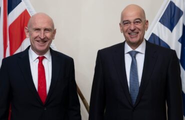 Νίκος Δένδιας από το Λονδίνο: «Δεν υπάρχει περίπτωση να στείλουμε πλοία στα Στενά του Ορμούζ»