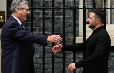 Εσπευσμένα στο Λονδίνο ο Β.Ζελένσκι για να ζητήσει drones από την κυβέρνηση Στάρμερ