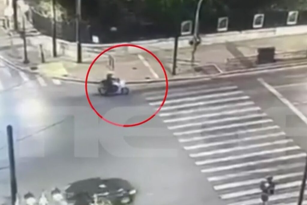 Στη φυλακή ο αστυνομικός που σκότωσε με την υπηρεσιακή του μηχανή έναν 63χρονο έξω από την Βουλή (βίντεο)