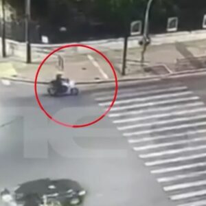 Στη φυλακή ο αστυνομικός που σκότωσε με την υπηρεσιακή του μηχανή έναν 63χρονο έξω από την Βουλή (βίντεο)