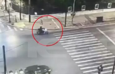 Στη φυλακή ο αστυνομικός που σκότωσε με την υπηρεσιακή του μηχανή έναν 63χρονο έξω από την Βουλή (βίντεο)