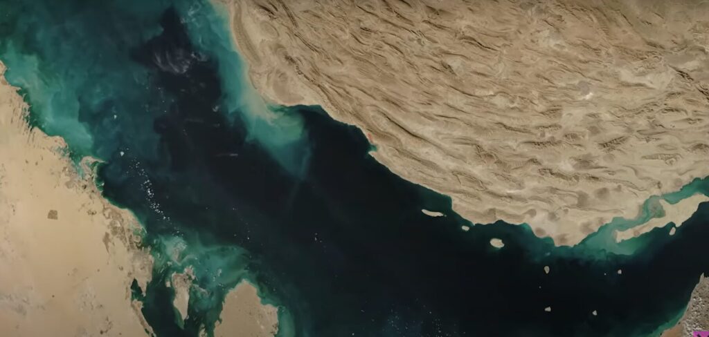 Λευκός Οίκος: «Ήδη πετρελαιοφόρα αρχίζουν με μικρή ροή να διασχίζουν τα Στενά του Ορμούζ»