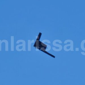 Αμερικανικό B-2 Spirit προσγειώθηκε στο στρατιωτικό αεροδρόμιο της Λάρισας λόγω βλάβης (φώτο)