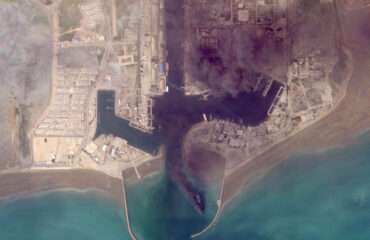 Φωτιά και καπνός: Οι πρώτες δορυφορικές φωτογραφίες από την έναρξη του πολέμου στο Ιράν