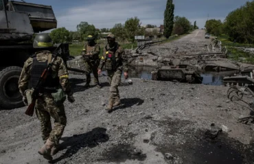 Σαν σε video game: Οι Ρώσοι «κλειδώνουν» τον στόχο τους και ισοπεδώνουν σπίτια με Ουκρανούς στρατιώτες (βίντεο)