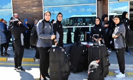 Ιρανές αθλήτριες: Καθ’ οδόν προς την πατρίδα μετά την αίτηση απόσυρσης του ασύλου