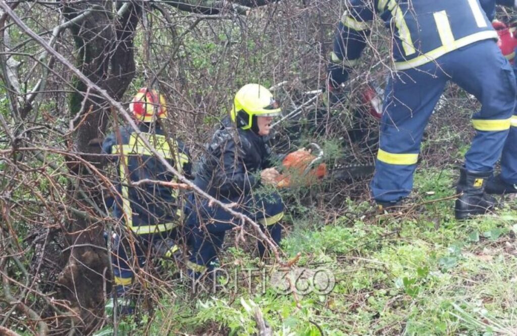 Χανιά: Αυτοκίνητο εξετράπη της πορείας του κι έπεσε σε γκρεμό – Απεγκλωβίστηκαν οι ηλικιωμένοι επιβάτες του