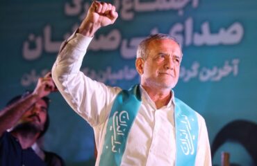 Πρόεδρος Ιράν: «Ανεξέλεγκτες θα είναι συνέπειες για όλο τον κόσμο αν χτυπηθούν ενεργειακές υποδομές»