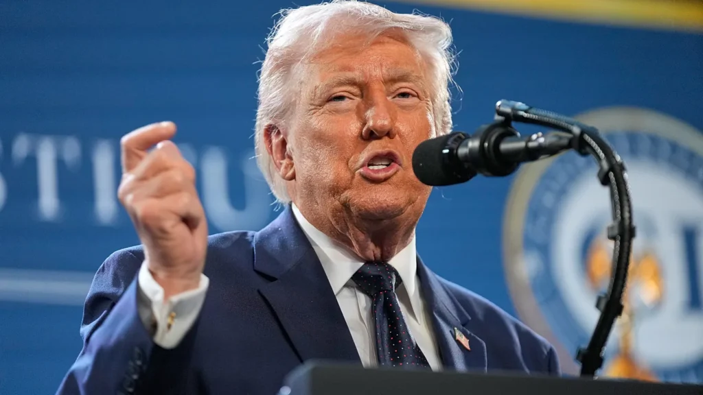 Ντ.Τραμπ: «Μικρό τίμημα» η χρηματοδότηση των 200 δισ. δολαρίων για να «παραμείνουμε στην κορυφή»