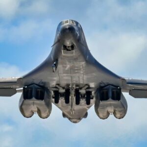 Σχηματισμός βομβαρδιστικών B-1B Lancer μια ανάσα πριν το Ιράν – Έκλεισαν τους αναμεταδότες