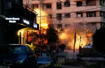 Bίντεο: Άλλη μία νύχτα τρόμου στο Τελ Αβίβ – Στις φλόγες και το αεροδρόμιο «Mπεν Γκουριόν»