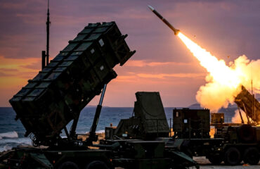 Θρίλερ με τους ελληνικούς Patriot: Ο Ν.Δένδιας λέει ότι «κατέρριψαν 2 πυραύλους» – Οι Σαουδάραβες λένε ότι κτυπήθηκε ο στόχος από… ένα drone!